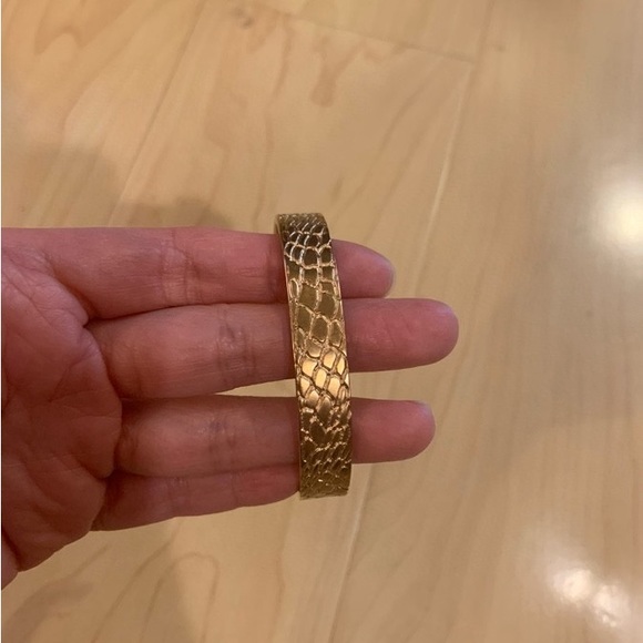 YSL Golden bass logo carved Medium size open cuff bracelet - Picture 2 of 6